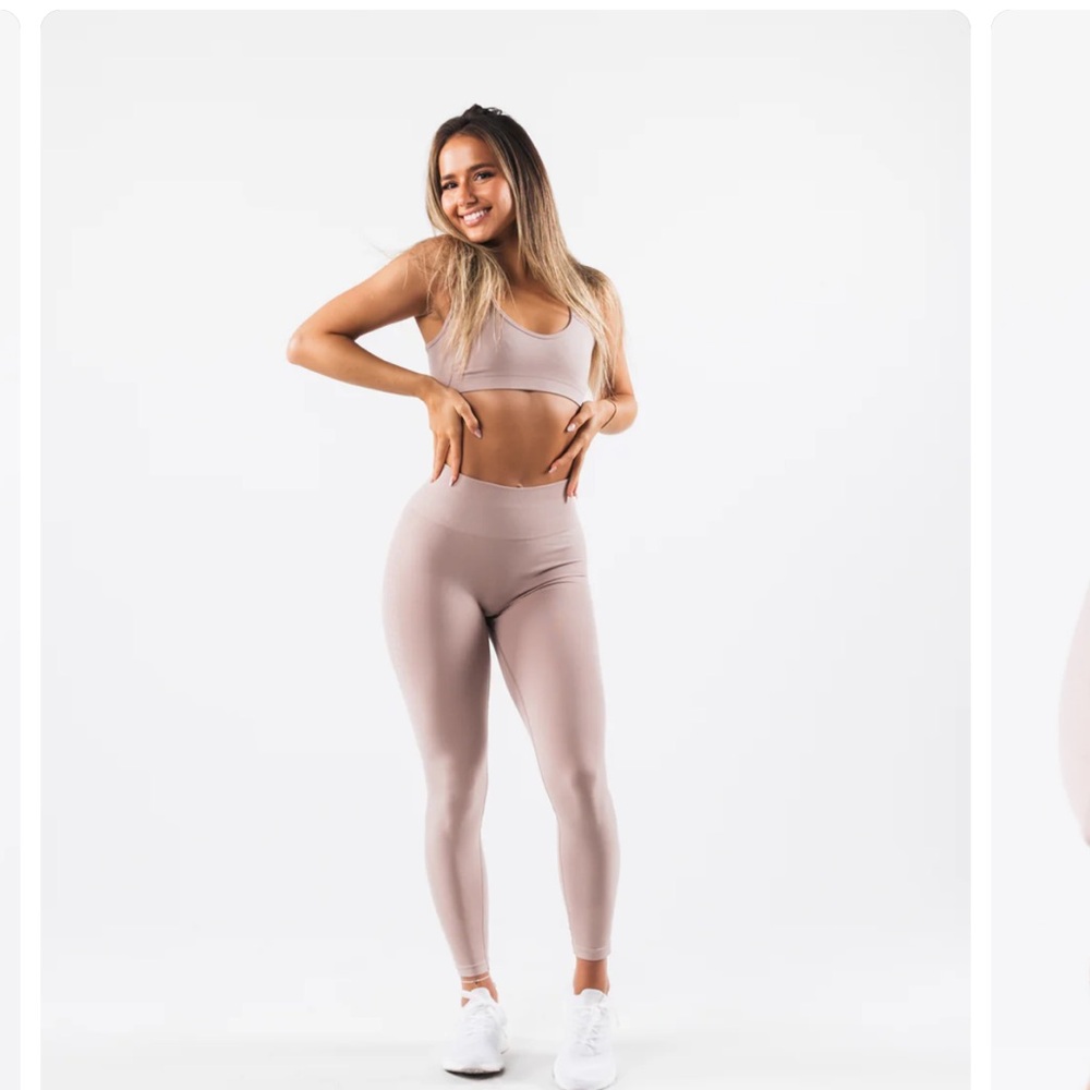Amplify Contour Bra - Porcelain - Picture 4 of 7